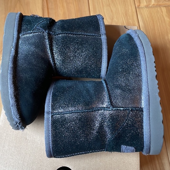 UGG Classic II Metallic Glitter - Picture 5 of 11
